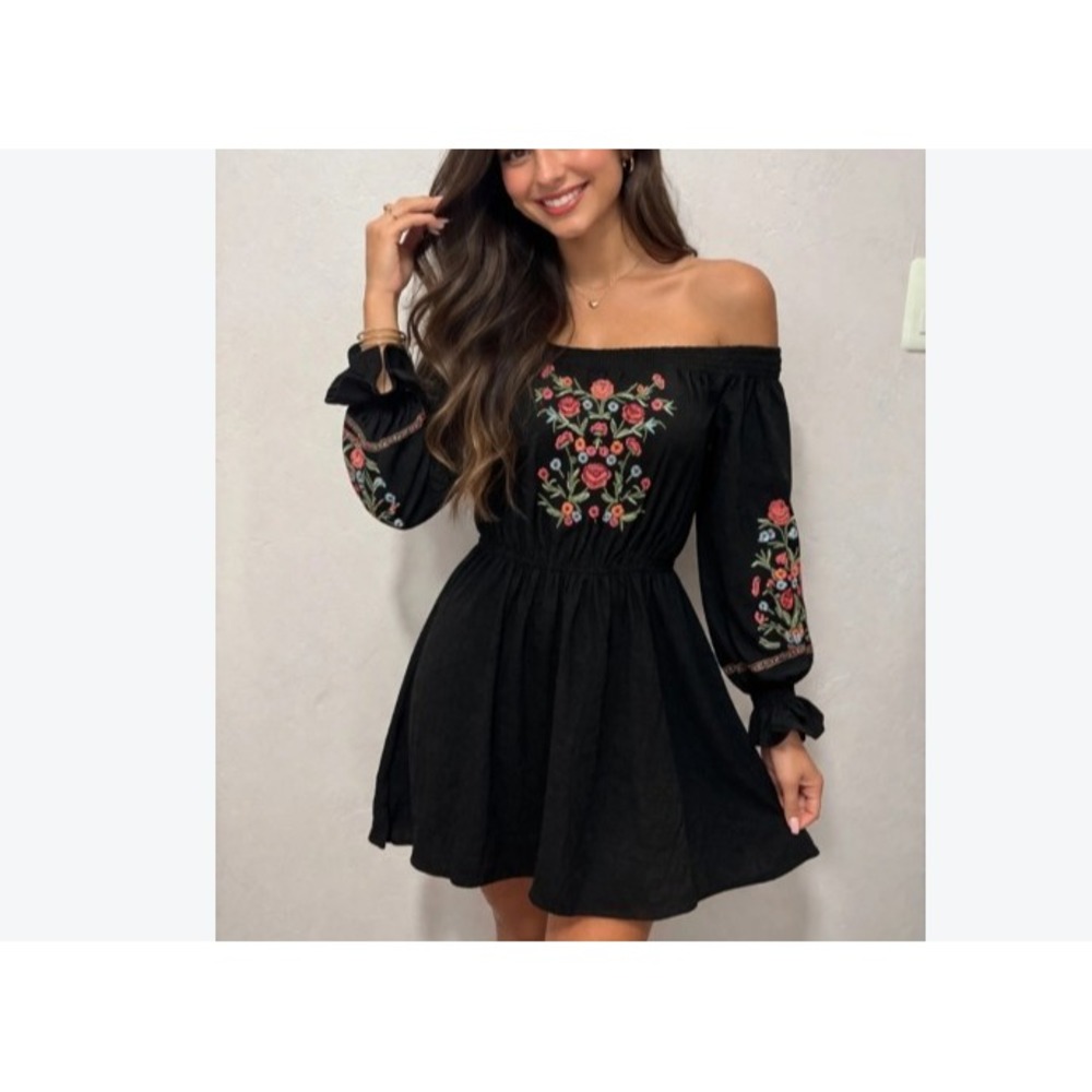 Hollister Black Bohemian Style Dress Med Embroidered Flowers Fem Salsa Night